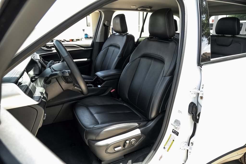 Used 2022 Jeep Grand Cherokee Limited RWD image 8