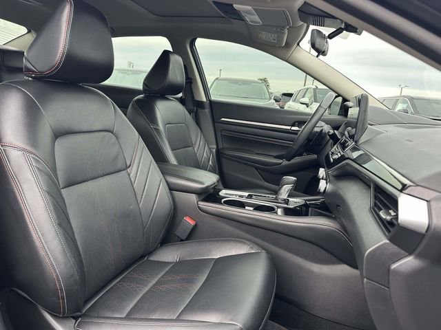 Used 2023 Nissan Altima 2.5 SR w/ SR Premium Package image 10