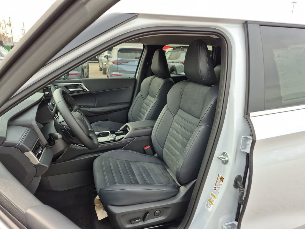 New 2026 Mitsubishi Outlander SE image 33