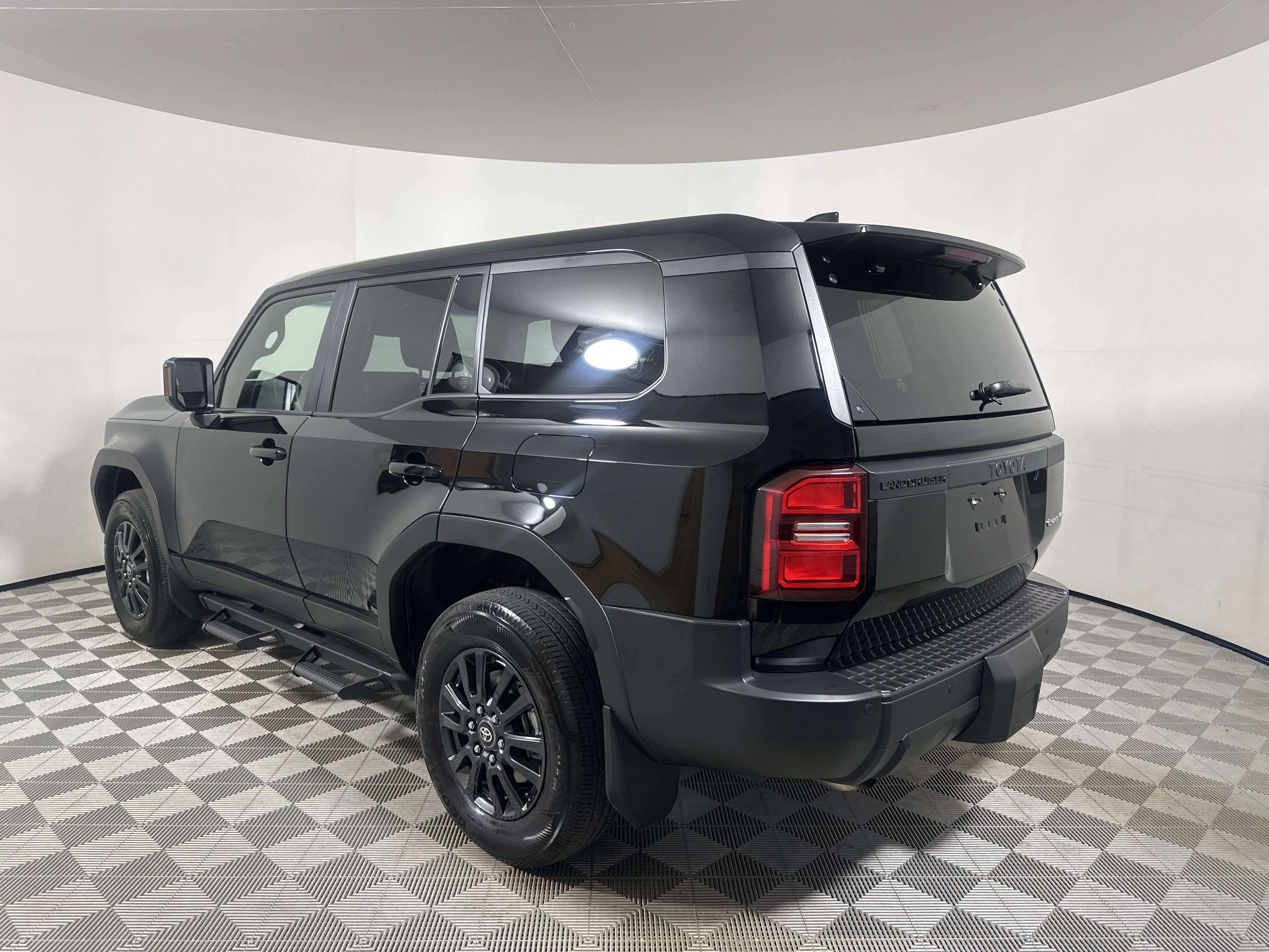 Used 2024 Toyota Land Cruiser image 5