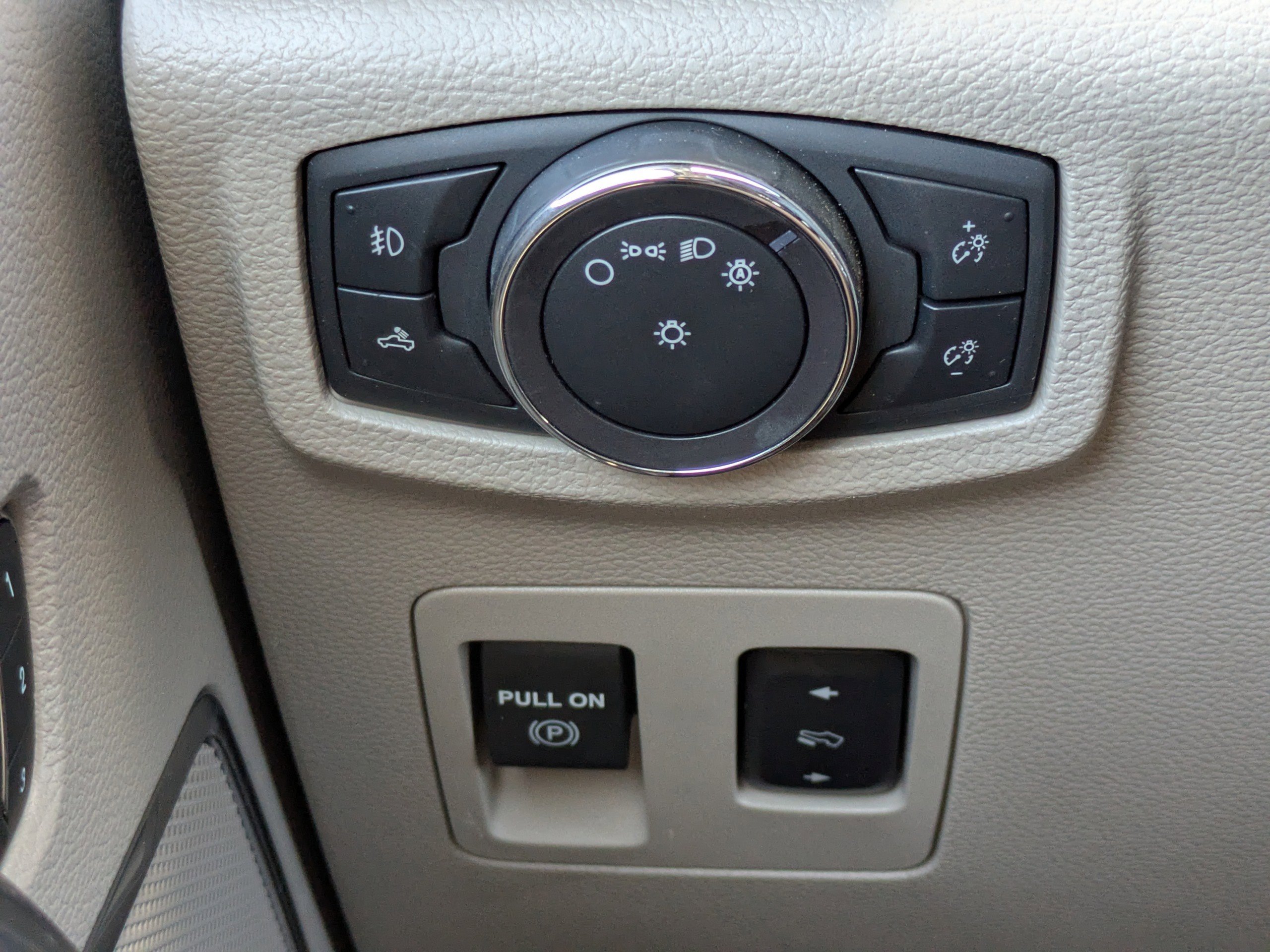 Used 2019 Ford F150 Limited RWD image 31