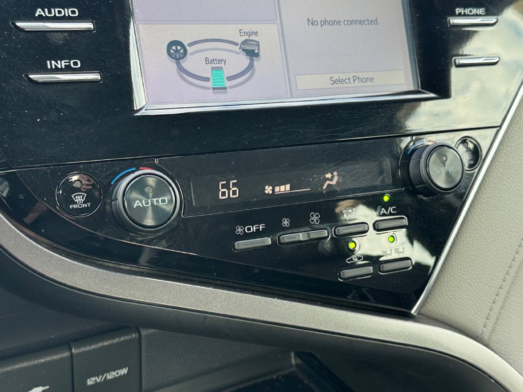 Used 2018 Toyota Camry LE FWD image 23