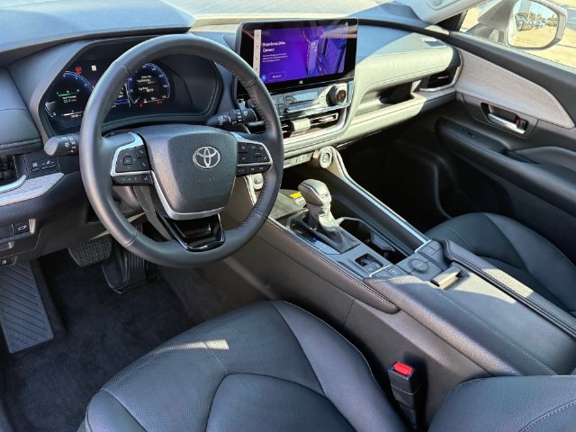 Used 2025 Toyota Grand Highlander FWD image 9