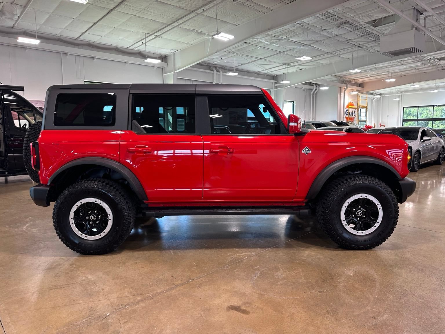 Used 2023 Ford Bronco Outer Banks w/ Sasquatch Package AWD/4WD image 9