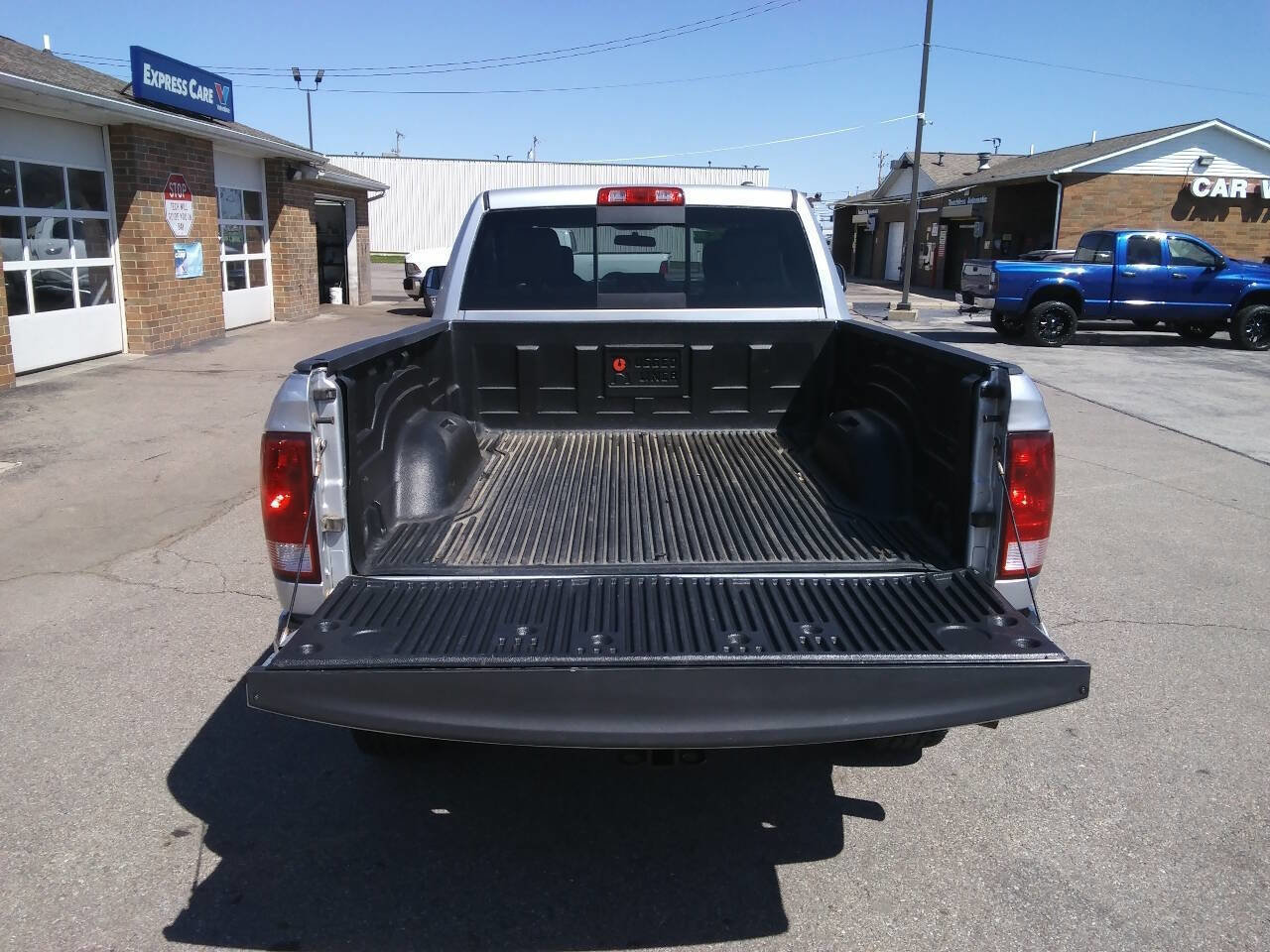 Used 2011 RAM 2500 SLT image 8