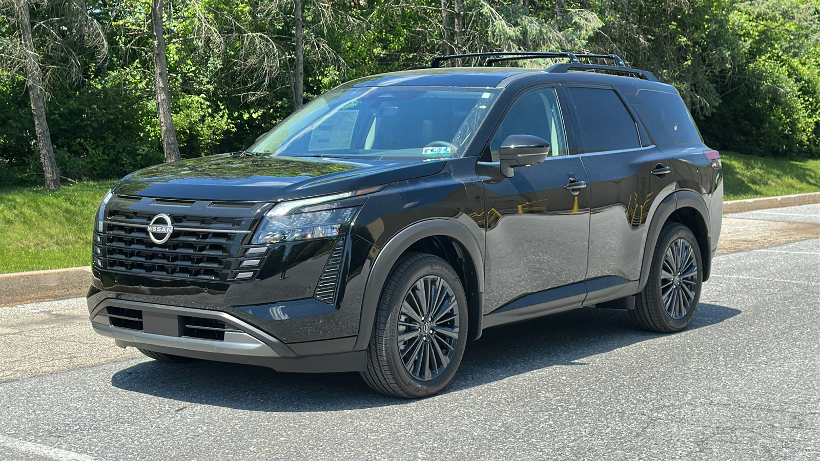 New 2026 Nissan Pathfinder SL AWD/4WD image 2