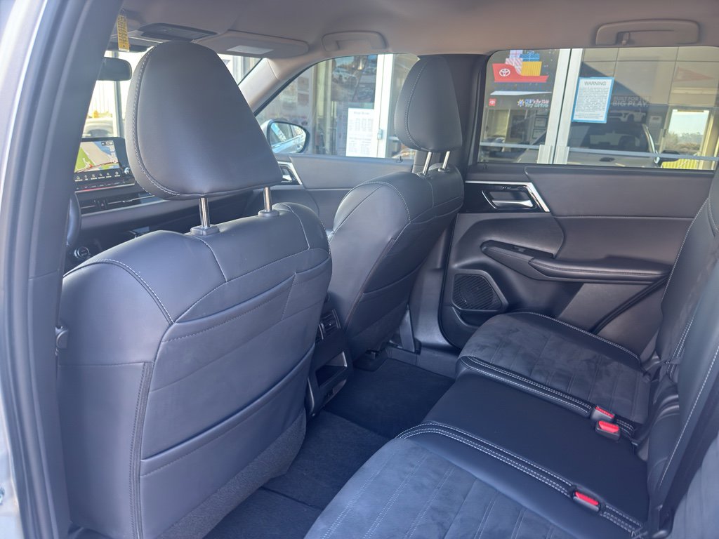Used 2024 Mitsubishi Outlander SE image 7