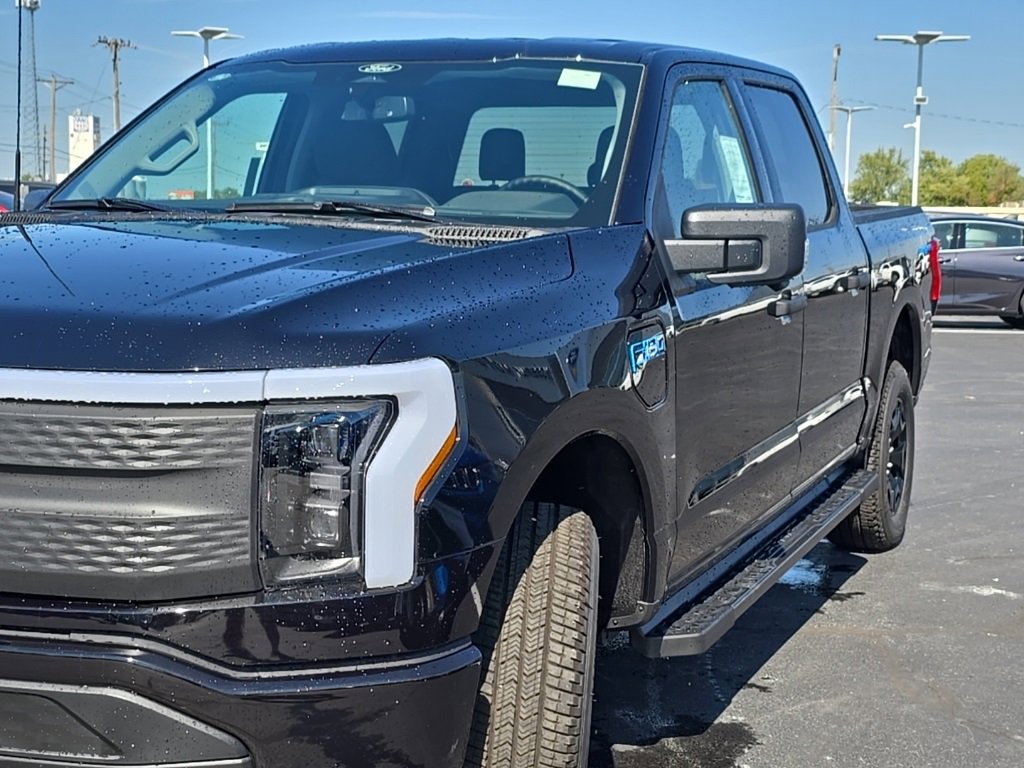 New 2025 Ford F150 Lightning XLT image 90
