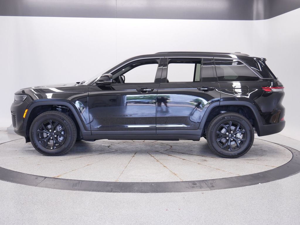 New 2026 Jeep Grand Cherokee Altitude AWD/4WD image 2