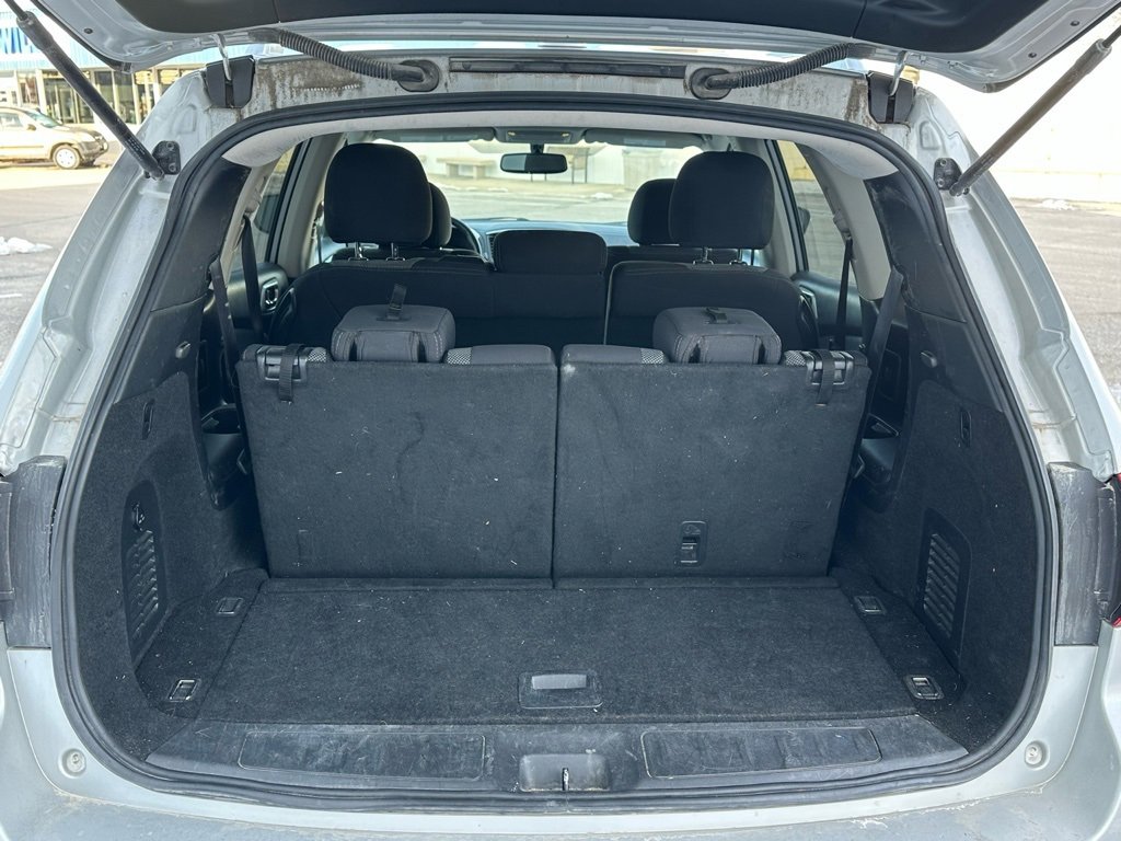 Used 2020 Nissan Pathfinder SV image 16