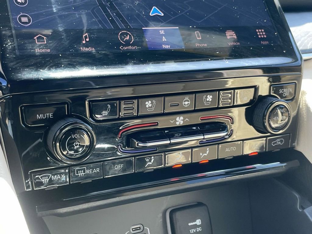 Certified 2025 Jeep Grand Cherokee Limited w/ Luxury Tech Group II image 40