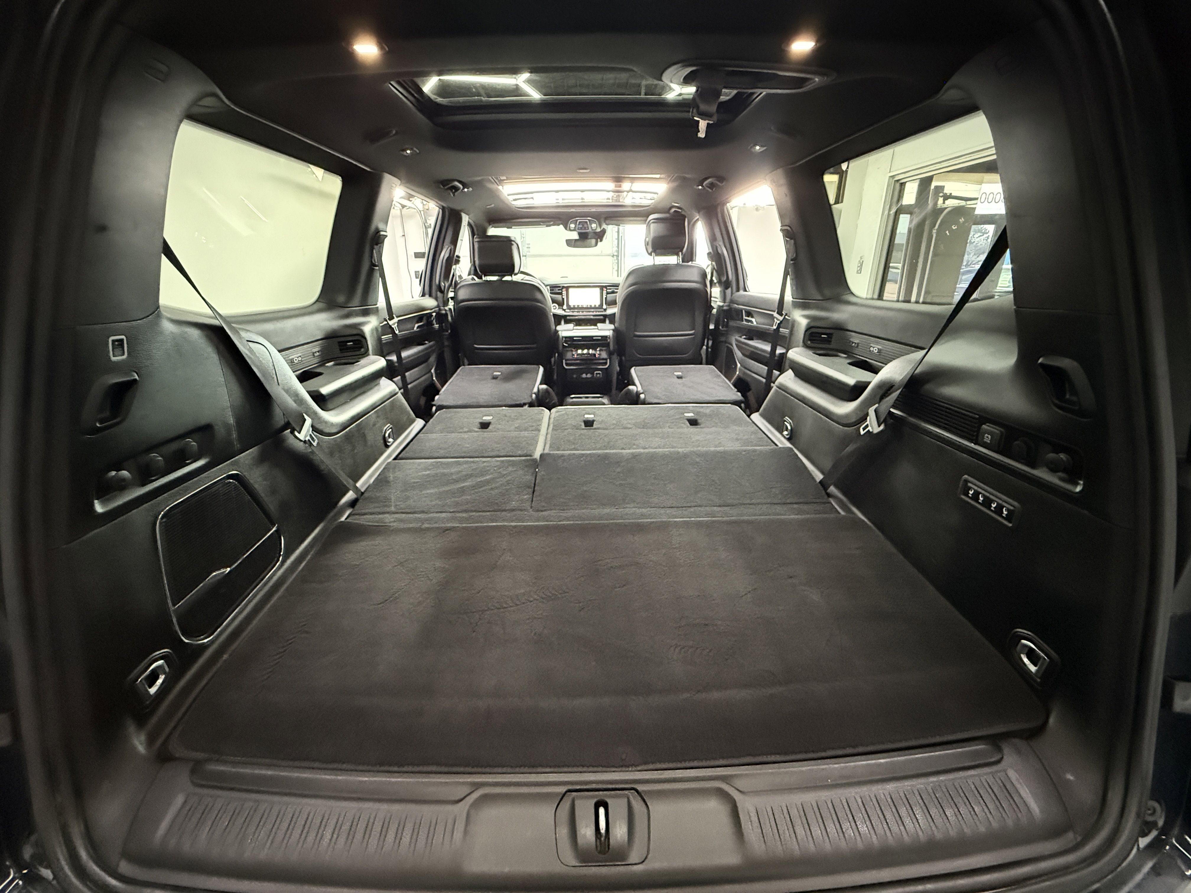 Used 2023 Jeep Wagoneer Series II AWD/4WD image 30