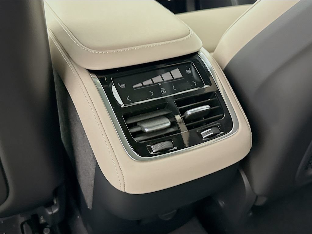 New 2026 Volvo XC90 B6 Plus w/ Protection Package Premier AWD/4WD image 26