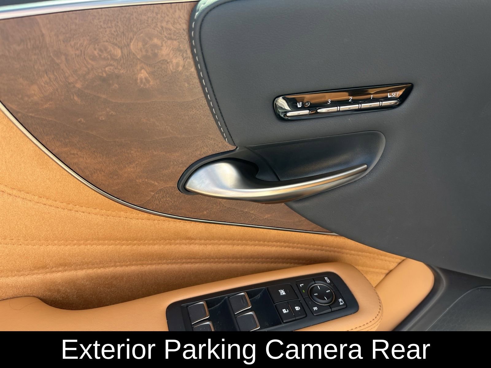 Used 2022 Lexus LS 500 w/ Accessory Package (Z2) RWD image 13