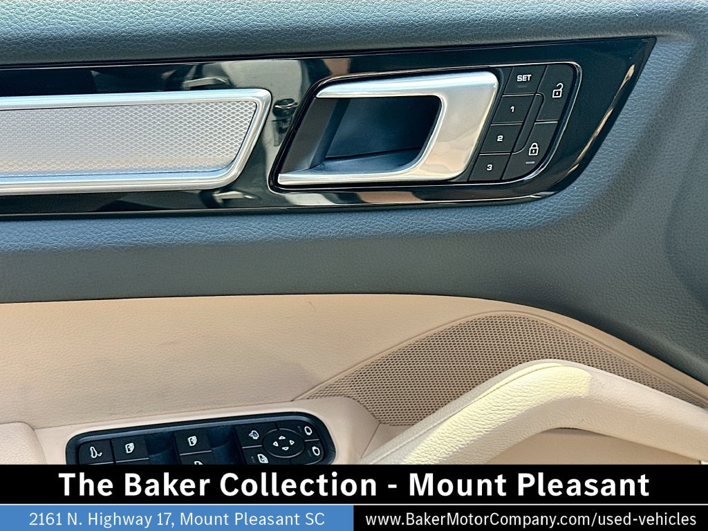 Used 2023 Porsche Cayenne Platinum Edition AWD/4WD image 18