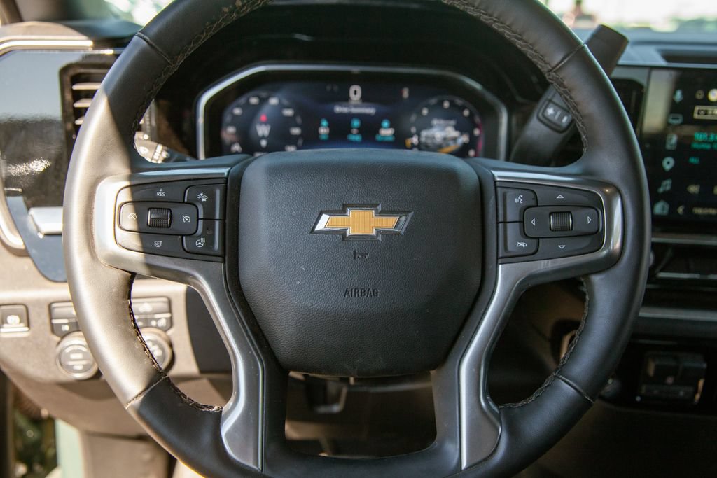 Used 2025 Chevrolet Silverado 2500 LT w/ Convenience Package AWD/4WD image 16