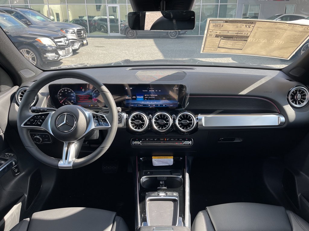 Used 2026 Mercedes-Benz GLB 250 4MATIC image 6
