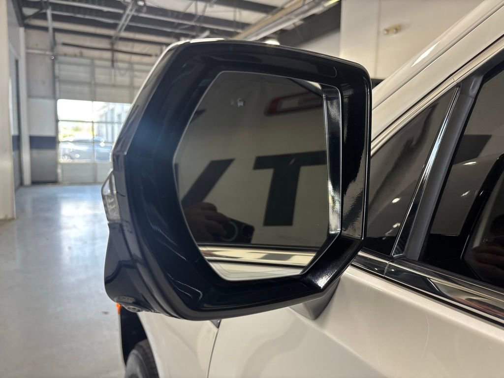 Used 2023 GMC Yukon XL Denali Ultimate image 16