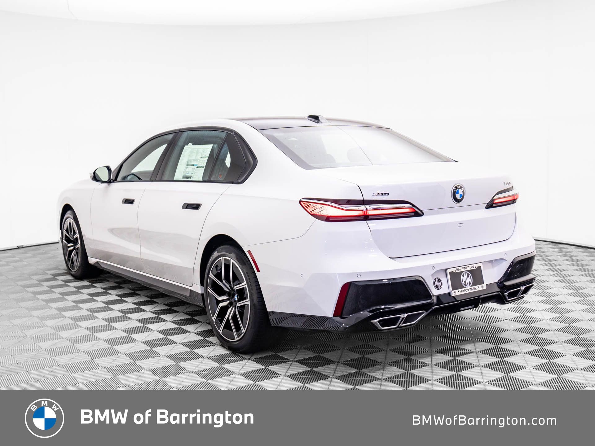 Used 2025 BMW 760i xDrive image 3