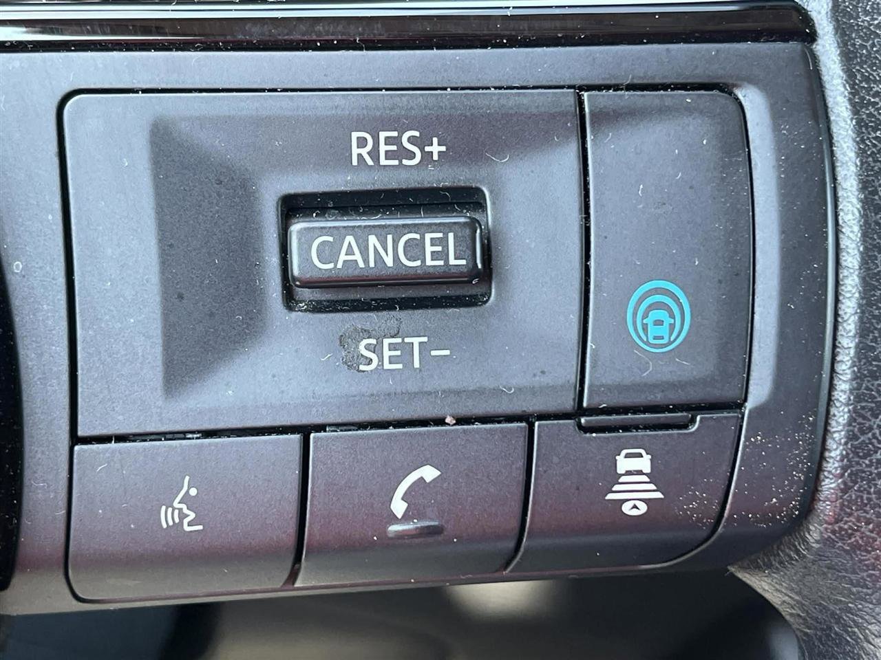 Used 2023 Nissan Rogue SV FWD image 23
