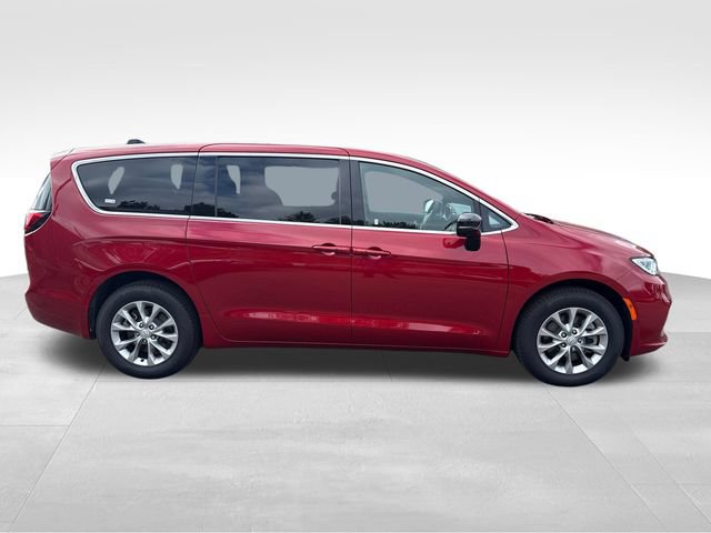 New 2025 Chrysler Pacifica Select AWD/4WD image 8