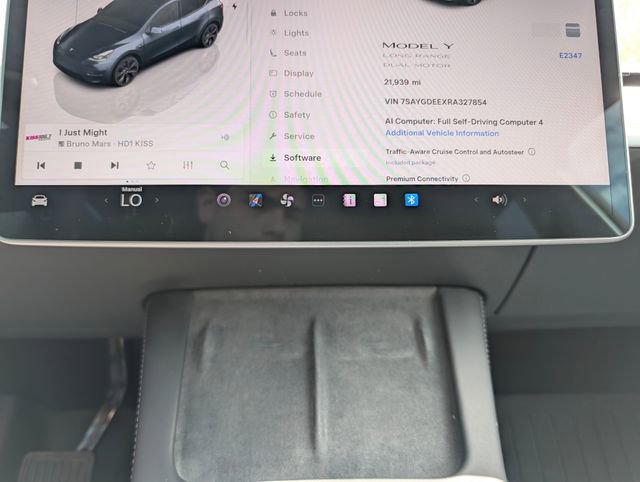 Used 2024 Tesla Model Y Long Range AWD/4WD image 24
