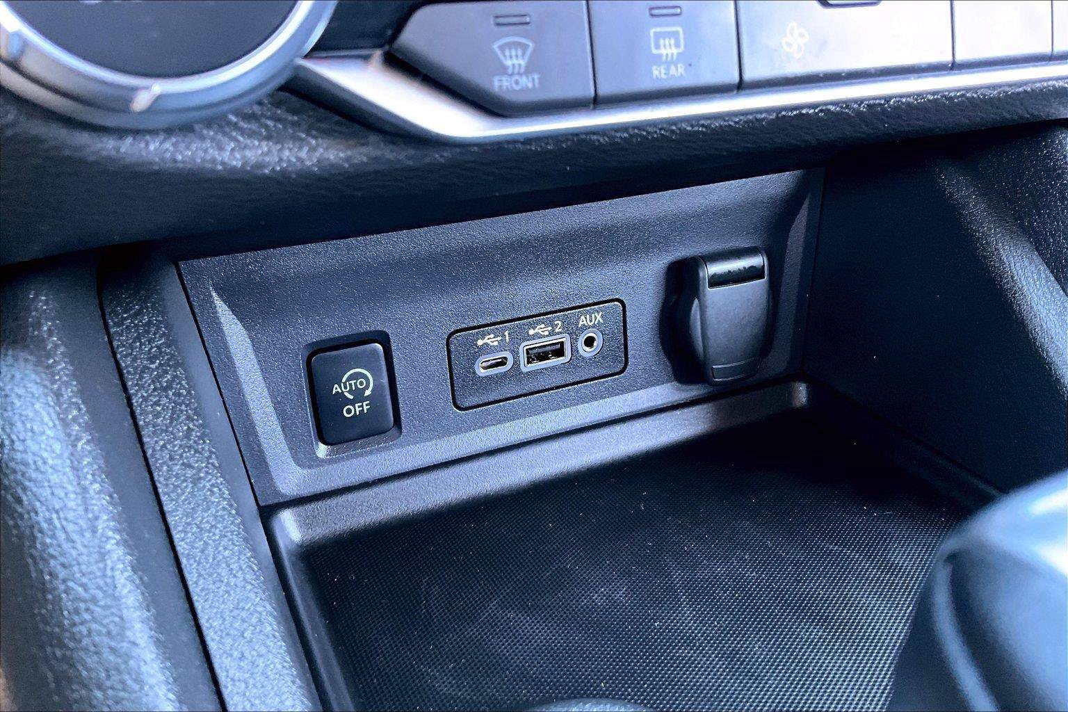 Used 2025 Nissan Sentra SR w/ Midnight Edition FWD image 16