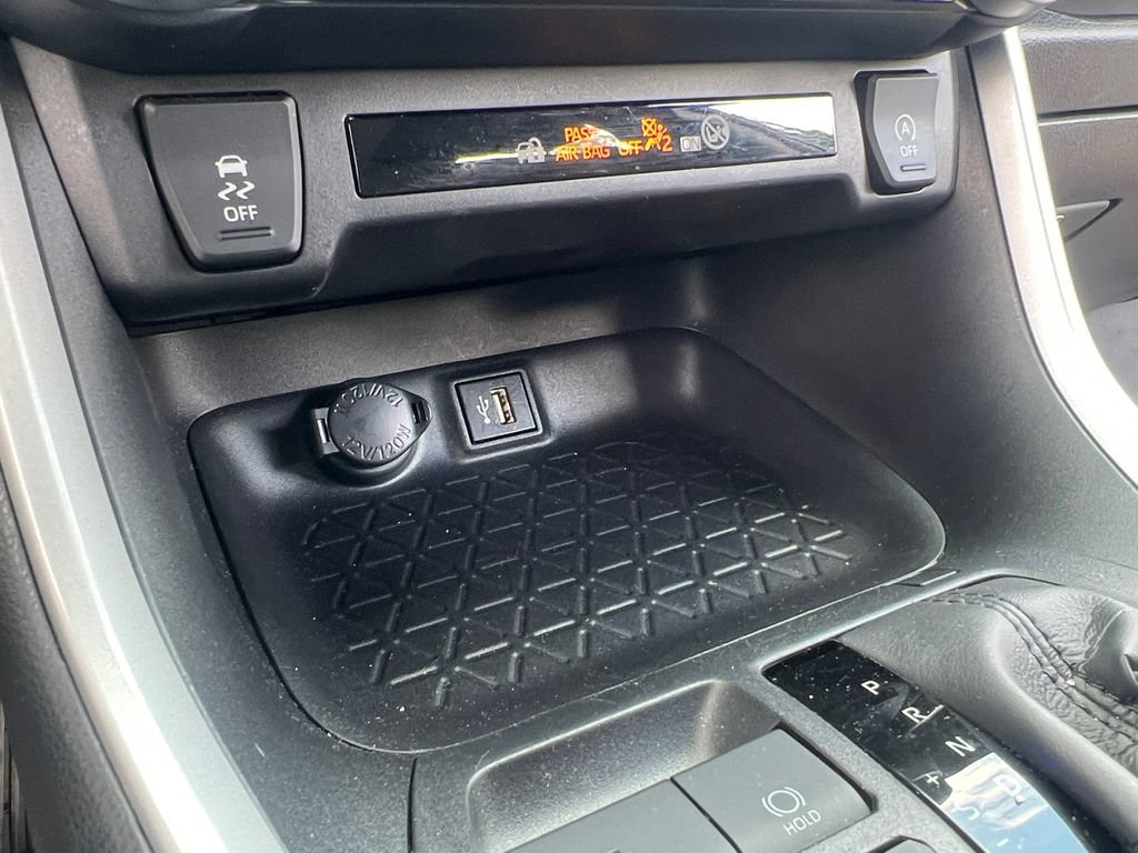 Used 2025 Toyota RAV4 LE AWD/4WD image 19