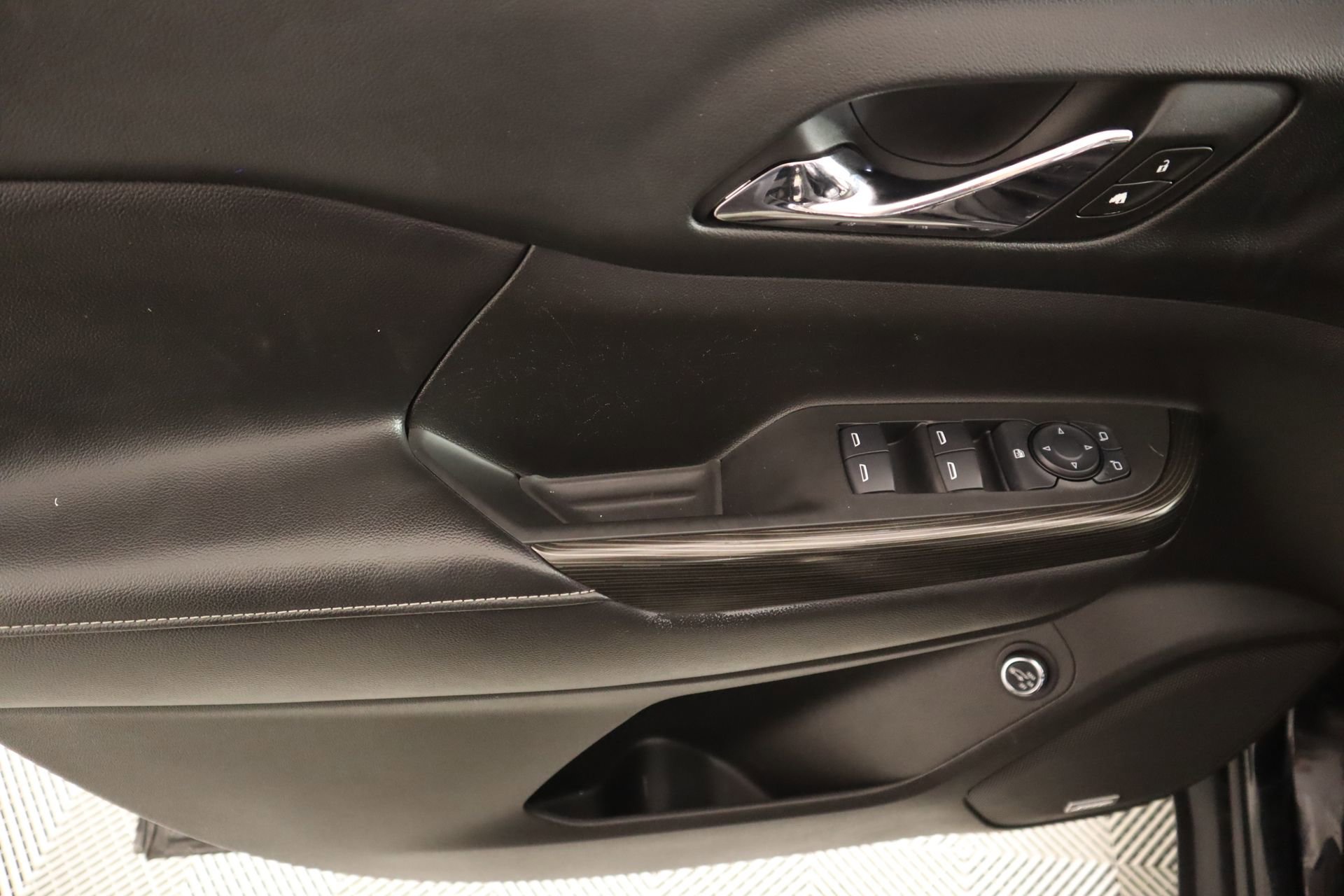 Used 2017 GMC Acadia SLT image 17