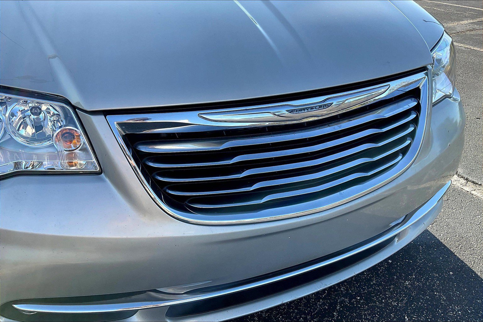 Used 2012 Chrysler Town & Country Touring w/ Entertainment Group #1 image 29