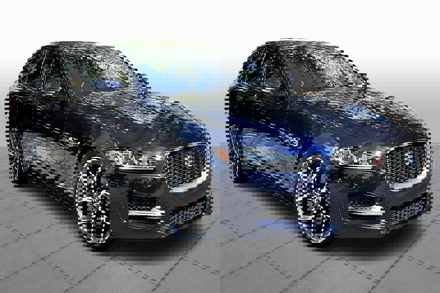 Used 2018 Jaguar XE R-Sport image 3