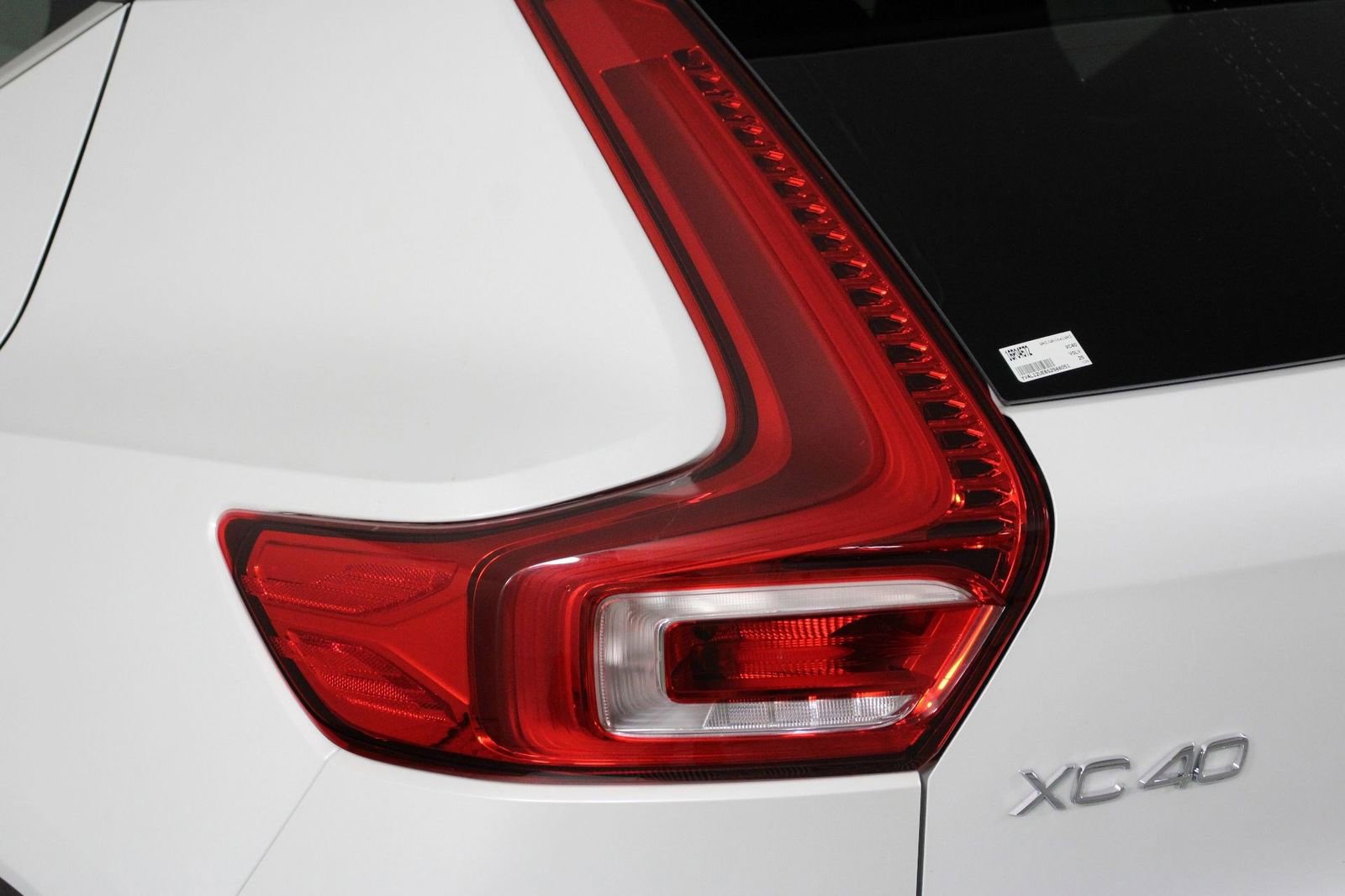 Certified 2025 Volvo XC40 B5 Plus image 18