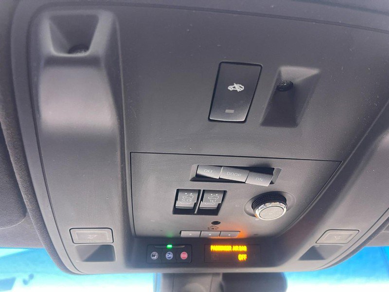 Used 2018 Cadillac Escalade Platinum image 23