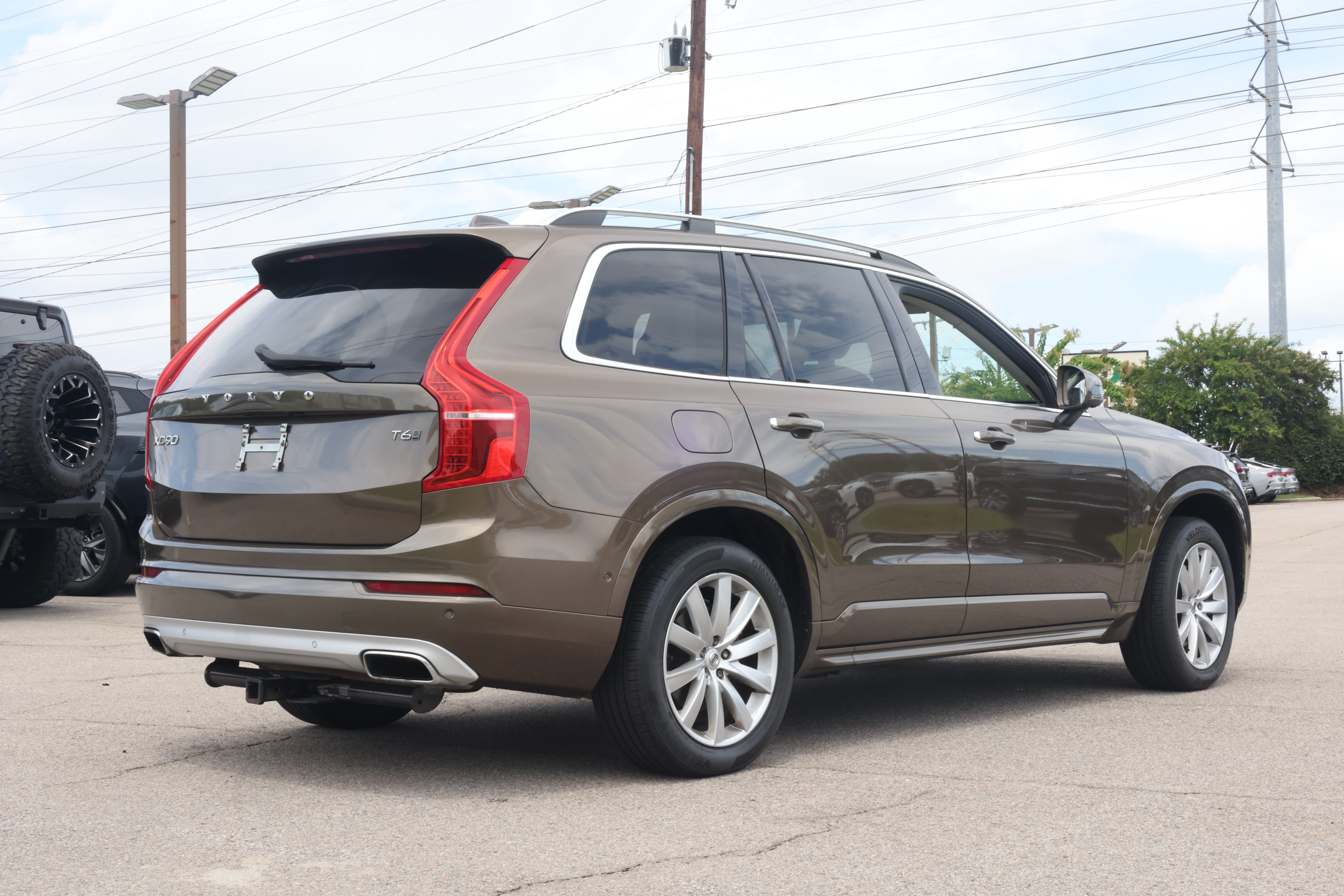 Used 2017 Volvo XC90 T6 Momentum w/ Vision Package AWD/4WD image 5