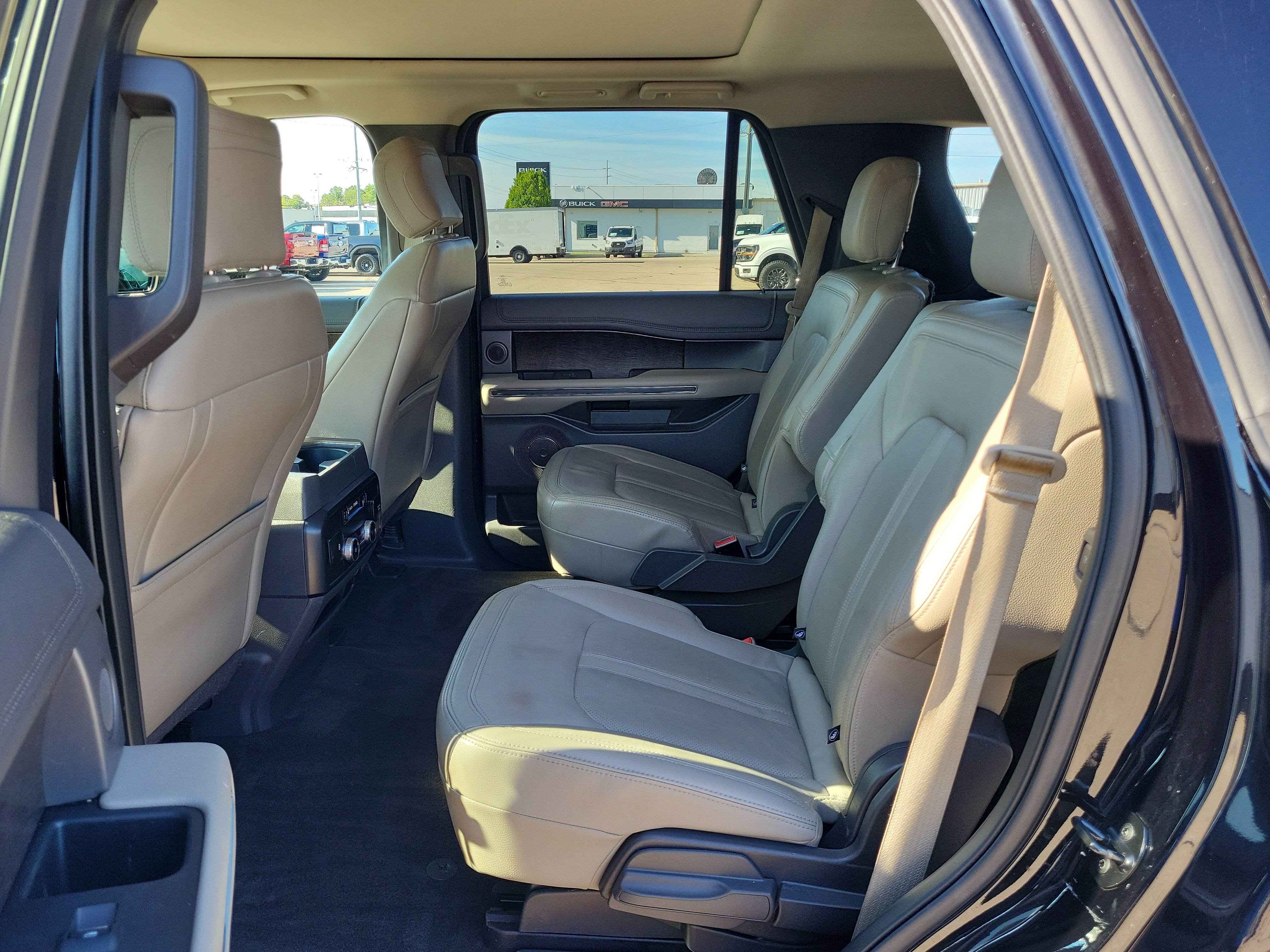 Used 2019 Ford Expedition Limited w/ Equipment Group 301A AWD/4WD image 12