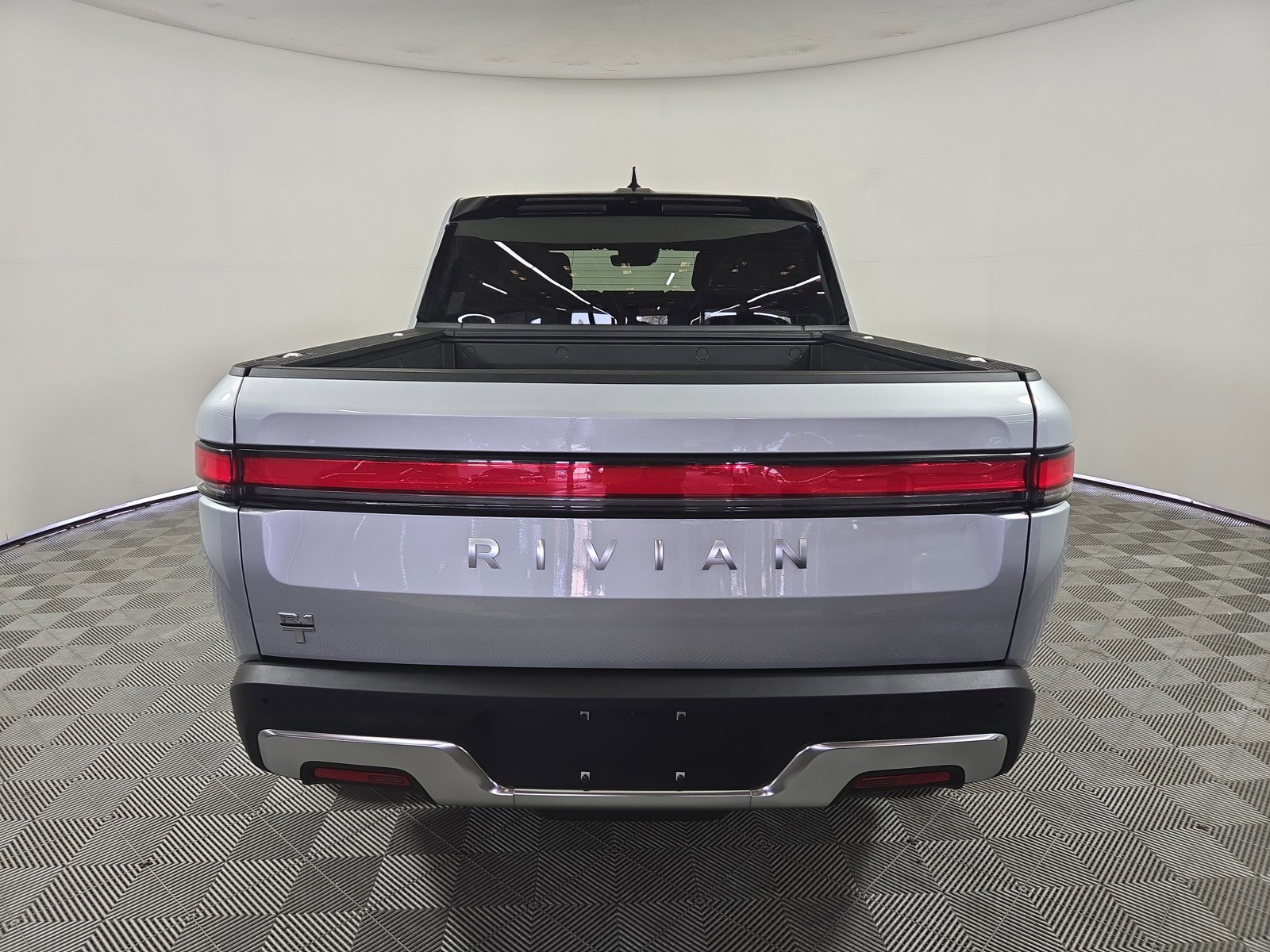 Used 2023 Rivian R1T Adventure image 4