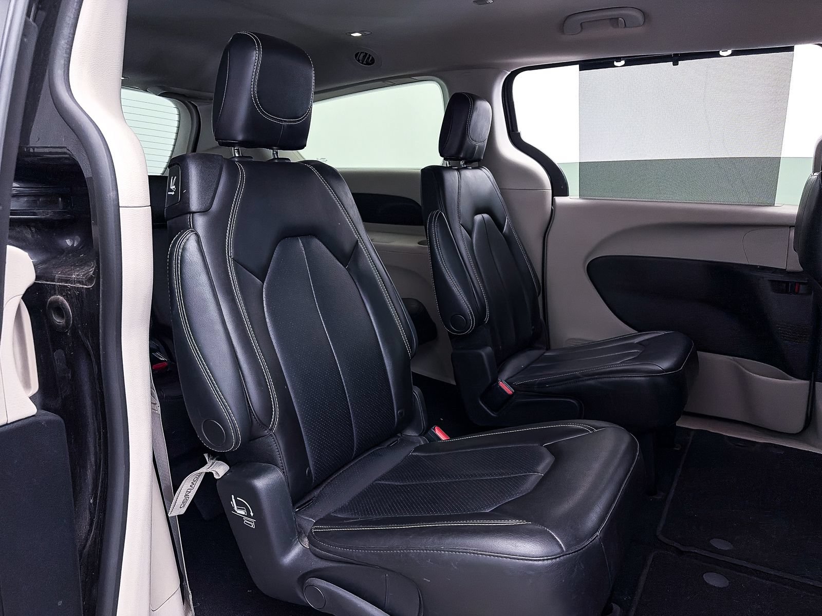 Used 2023 Chrysler Pacifica Touring-L AWD/4WD image 34