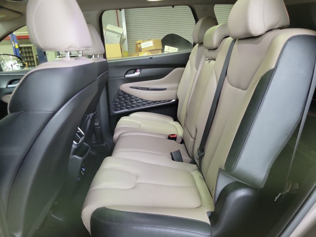 Used 2019 Hyundai Santa Fe w/ Ultimate Package FWD image 8