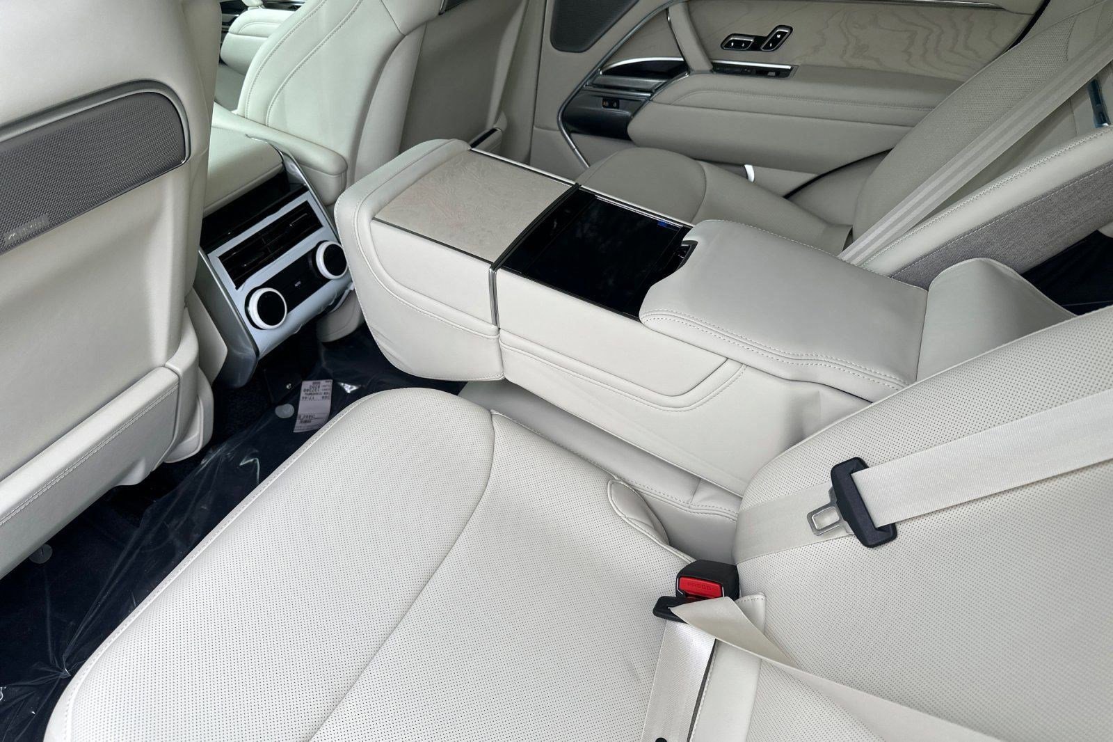 New 2026 Land Rover Range Rover SV image 23