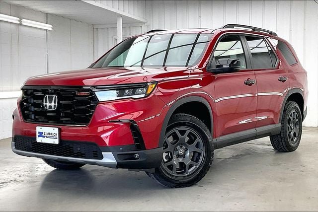 Certified 2025 Honda Pilot TrailSport image 2