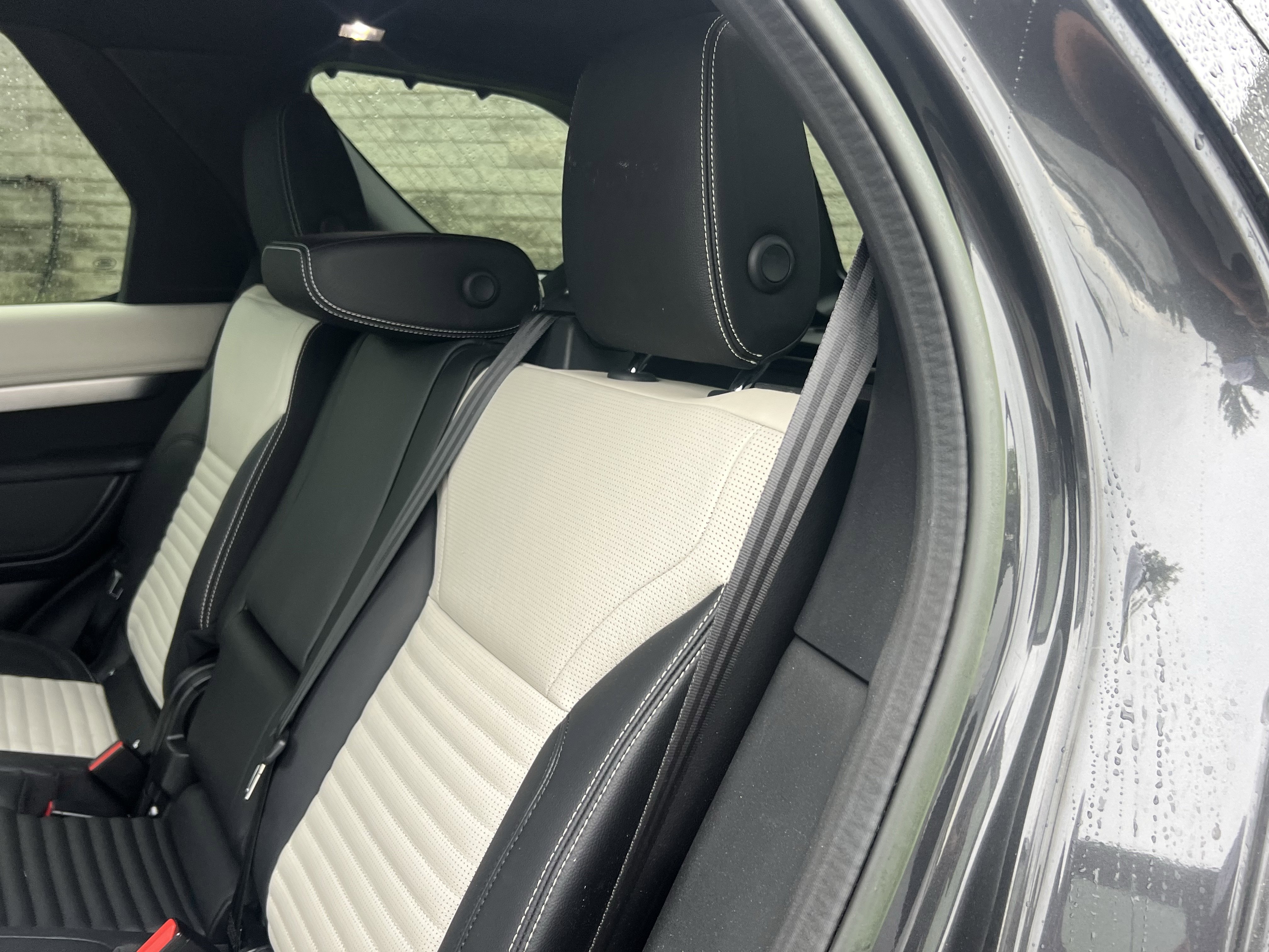 Certified 2023 Land Rover Discovery S R-Dynamic AWD/4WD image 30