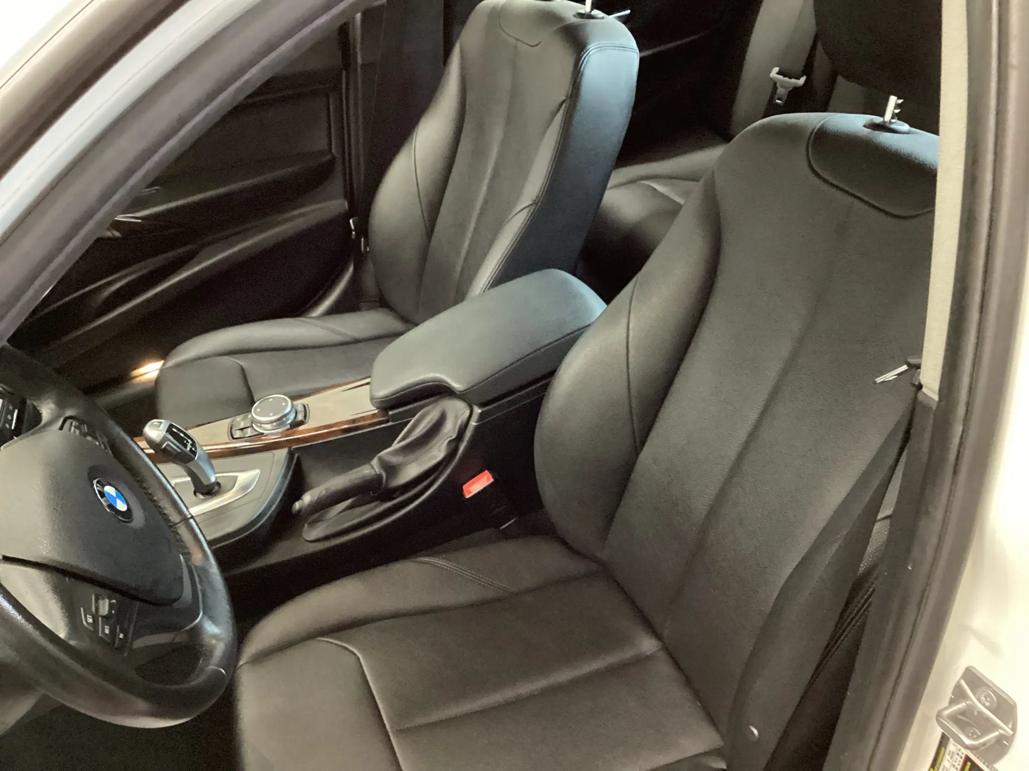 Used 2016 BMW 320i xDrive Sedan AWD/4WD image 9