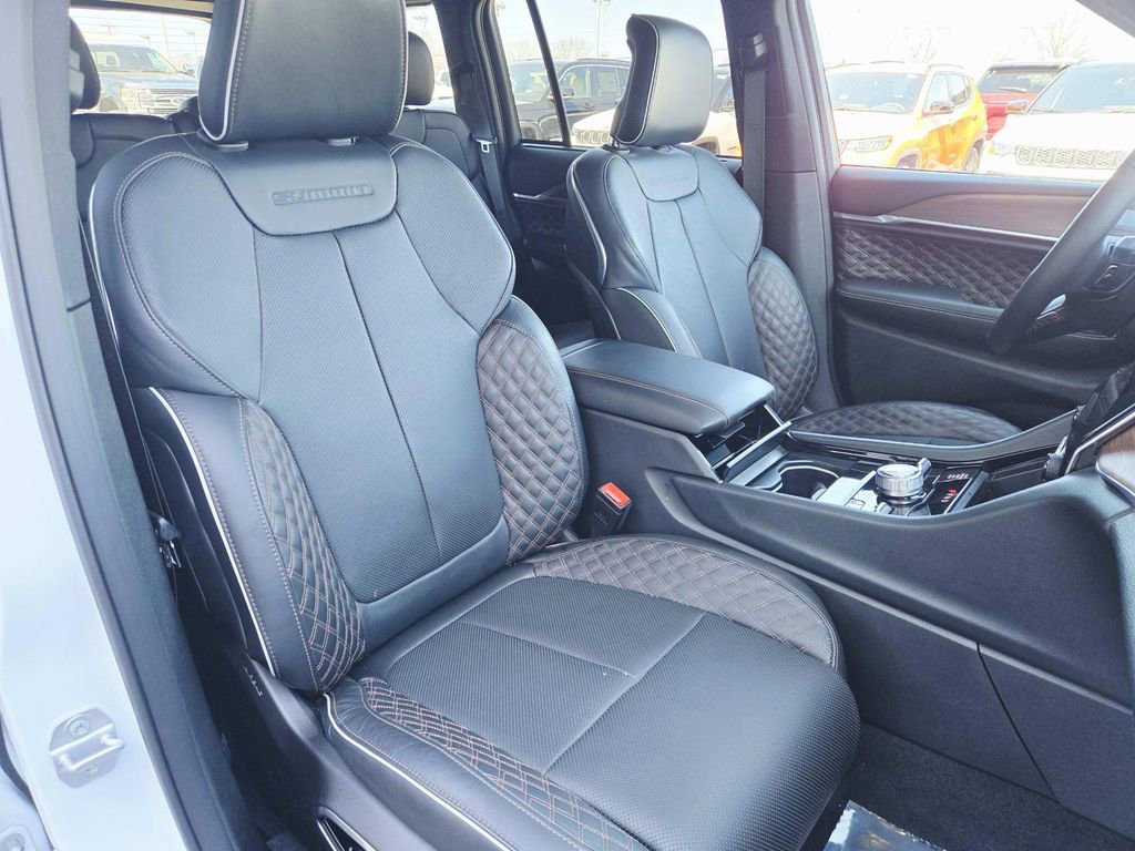 Used 2025 Jeep Grand Cherokee Summit w/ Adv Protech Group IV image 17