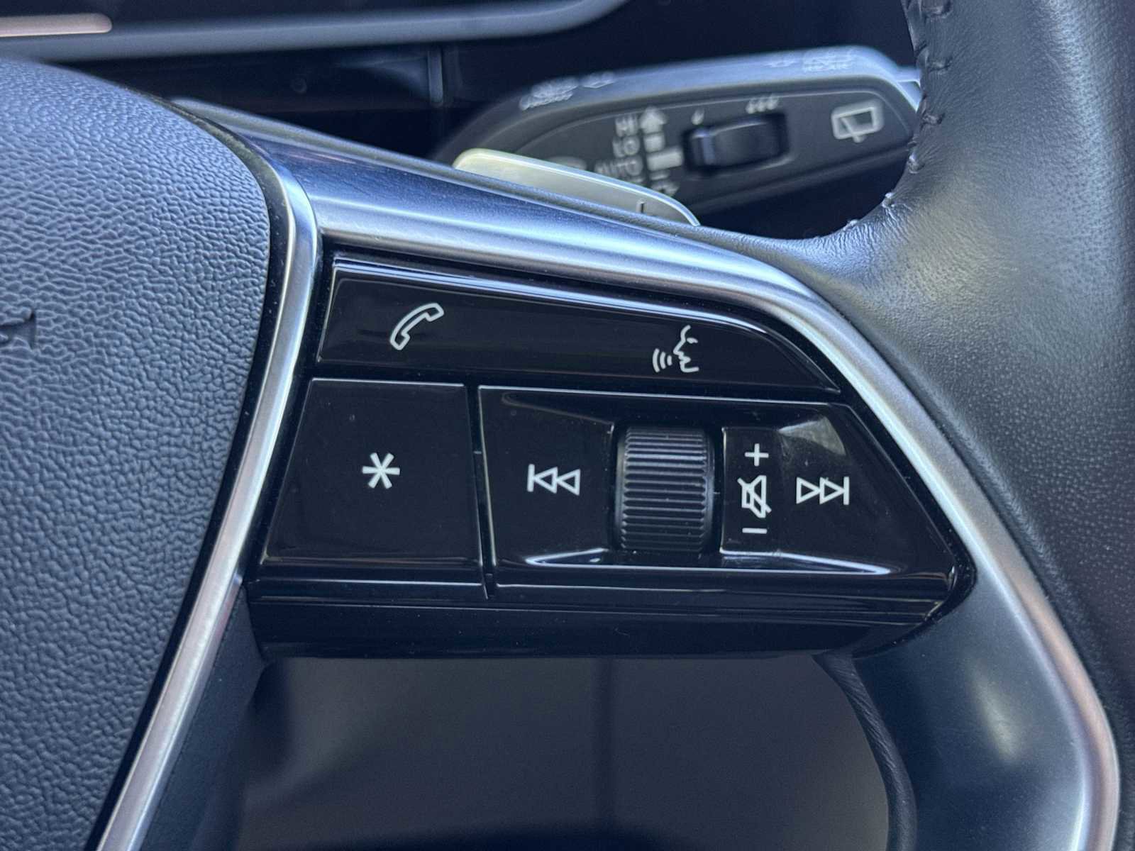 Used 2019 Audi e-tron Prestige w/ Prestige Package AWD/4WD image 28
