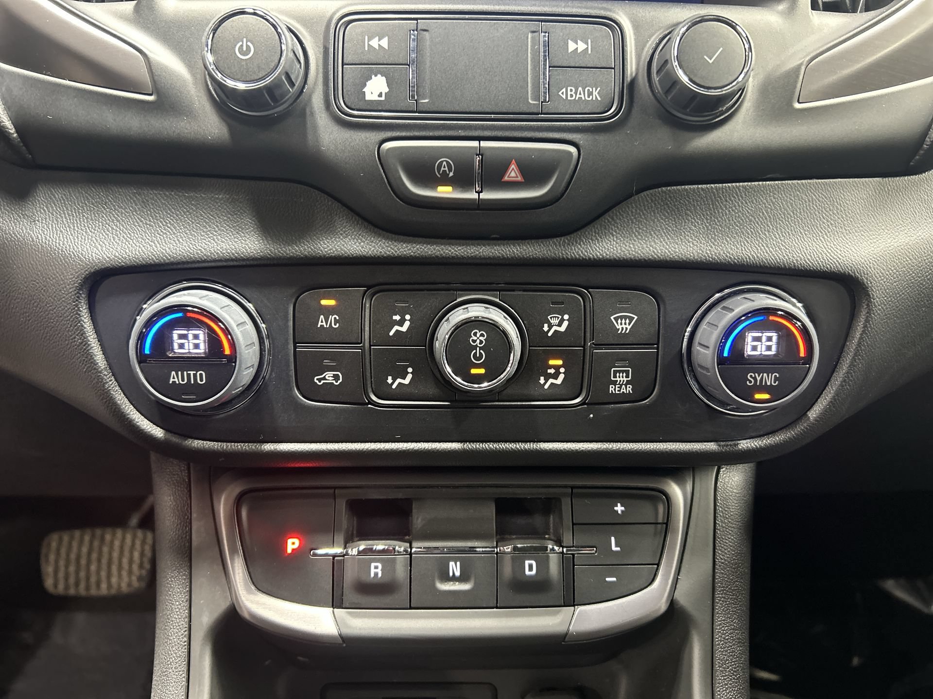 Used 2022 GMC Terrain AT4 AWD/4WD image 12