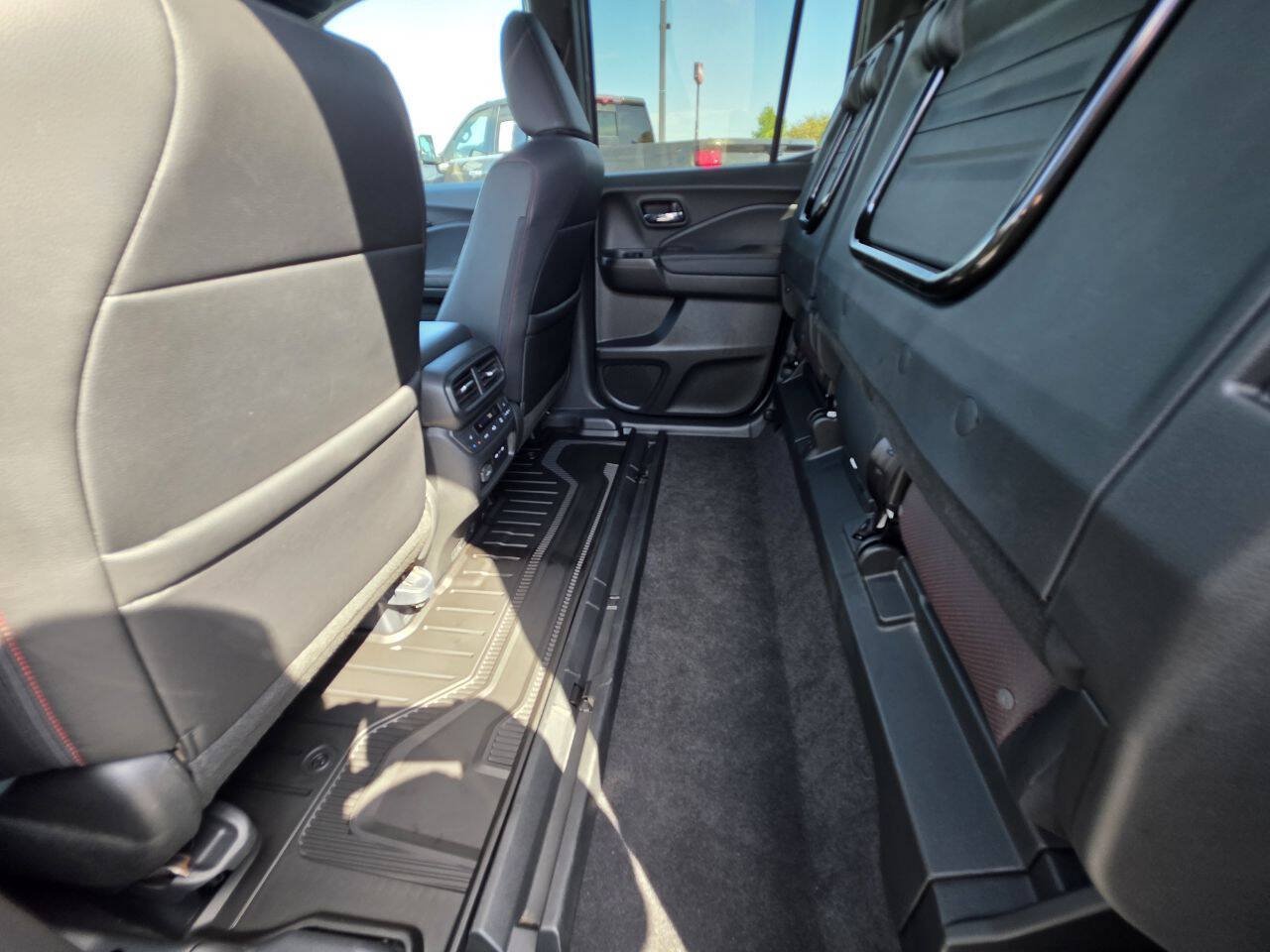 Used 2025 Honda Ridgeline Black Edition image 31
