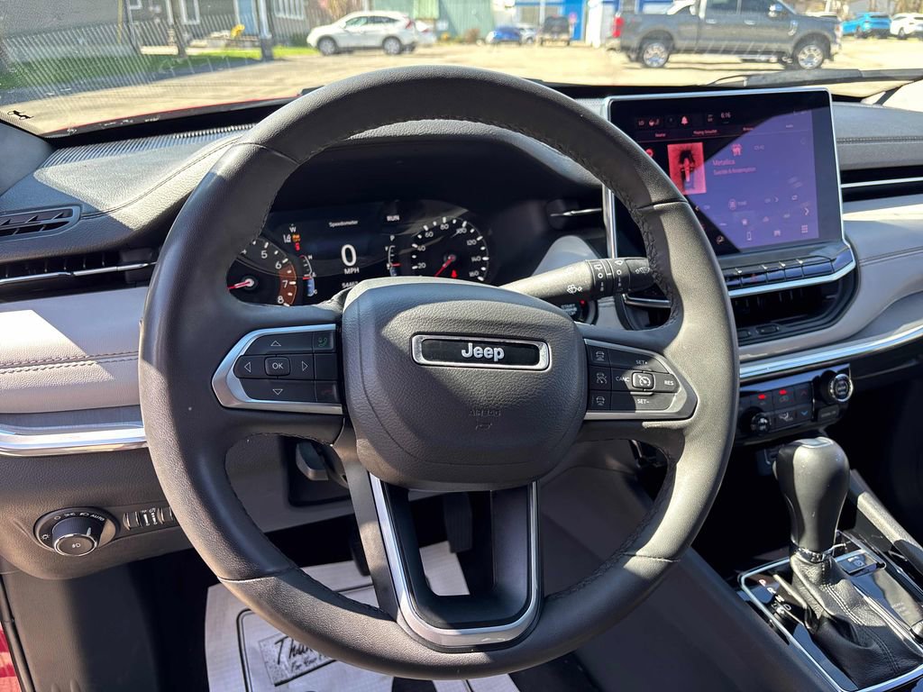 Used 2024 Jeep Compass Limited image 15