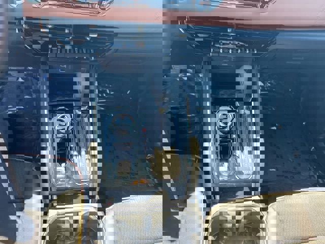 Used 2025 GMC Canyon AT4 w/ Nightfall Edition image 17