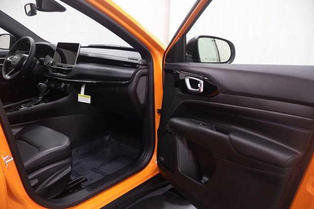 New 2026 Jeep Compass Latitude w/ Sun and Sound Group AWD/4WD image 21