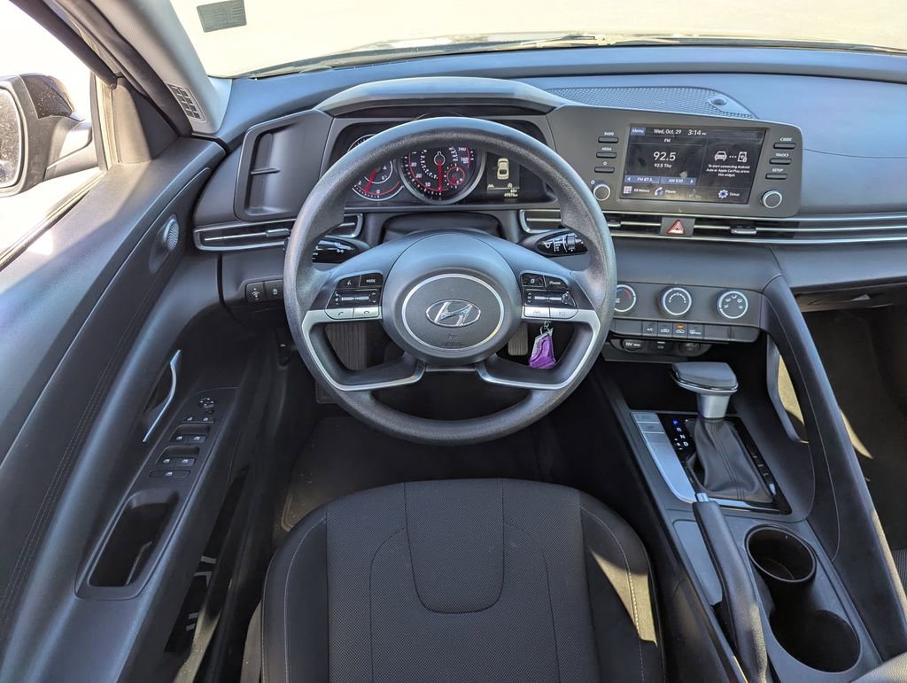 Used 2023 Hyundai Elantra SE image 27